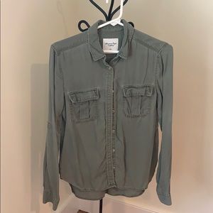 American Eagle Button Up